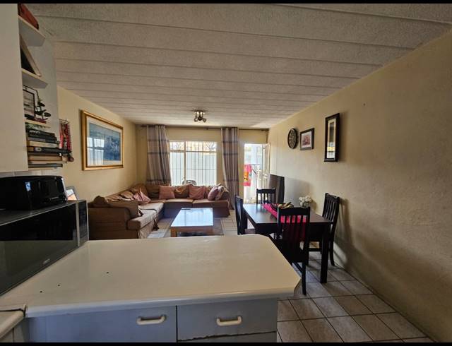 3 BEDROOM SECTIONAL TITLE FOR SALE IN LINMEYER